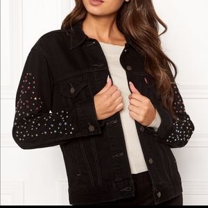 NWT Levi's premium ex boyfriend trucker jacket M